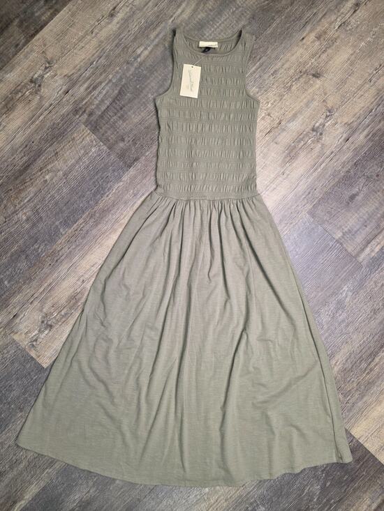 Universal Thread Dresses & Skirts - Universal Thread Smocked Maxi Drop Waist A-Line Pocket Dress Olive Green XS